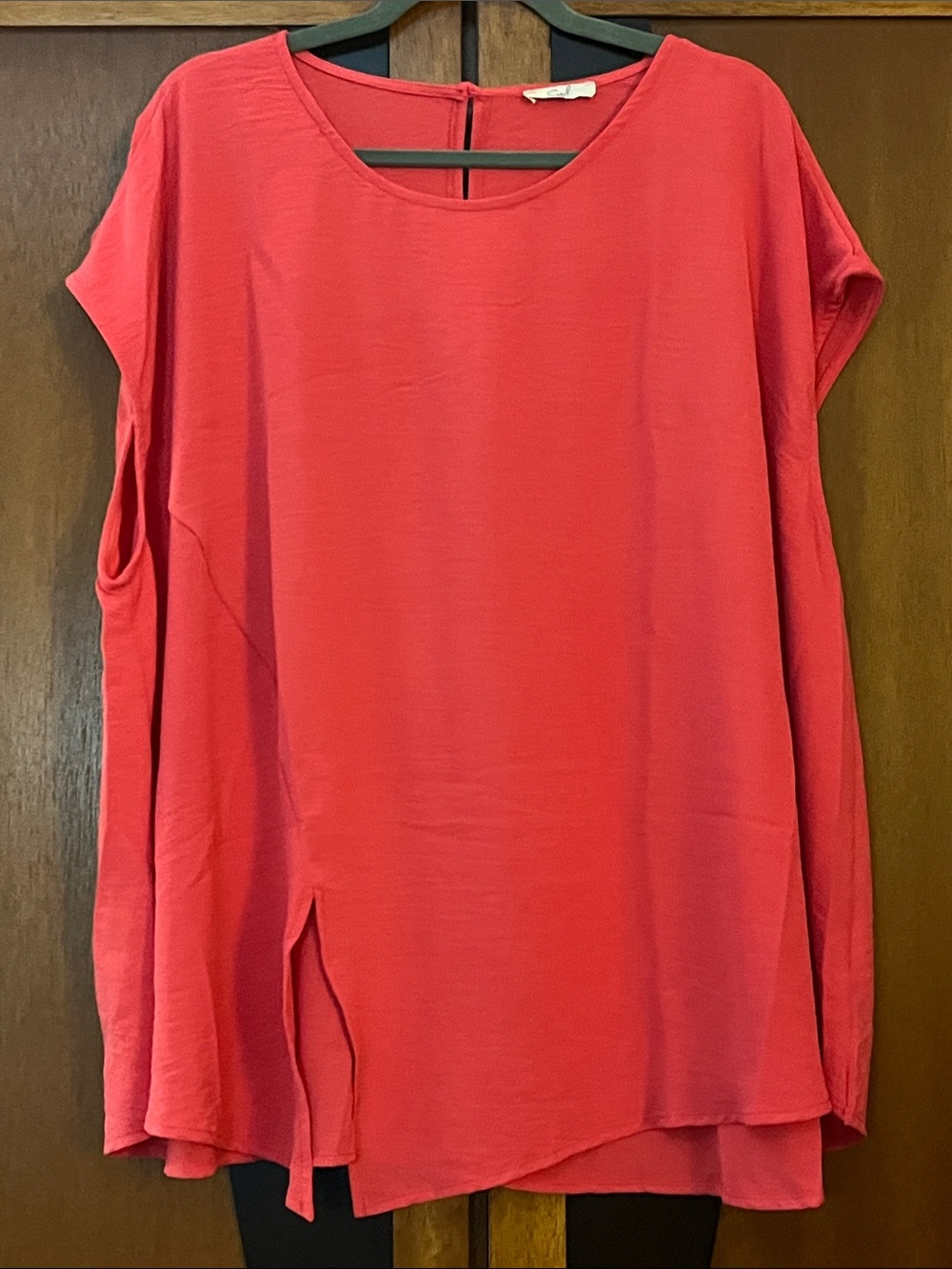 NWOTEasel Bright Pink Scoop Neck Tunic w/Bound Cap Sleeves-Front Off-Center Slit